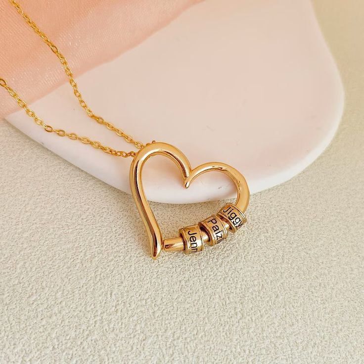 Collier Prénom Personnalisé Cœur – Cadeau Maman avec Prénoms Enfants